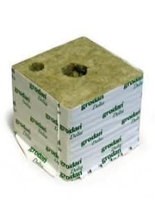 Kostka z wełny mineralnej 10x10x6,5cm (1szt.) z otworem fi27mm
